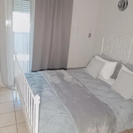 Georgias House 7 Min From Athens Airport Apartman Ártemida